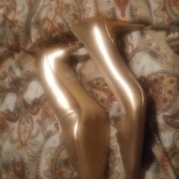 High heels - Picture 2 of 2